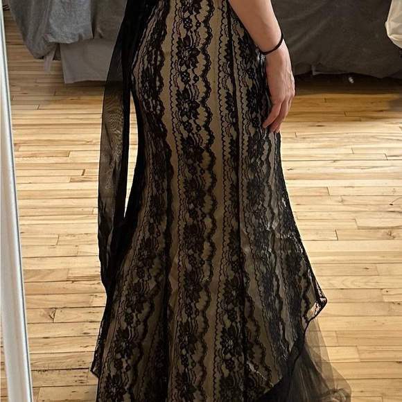 Beautiful prom dress - Picture 6 of 11